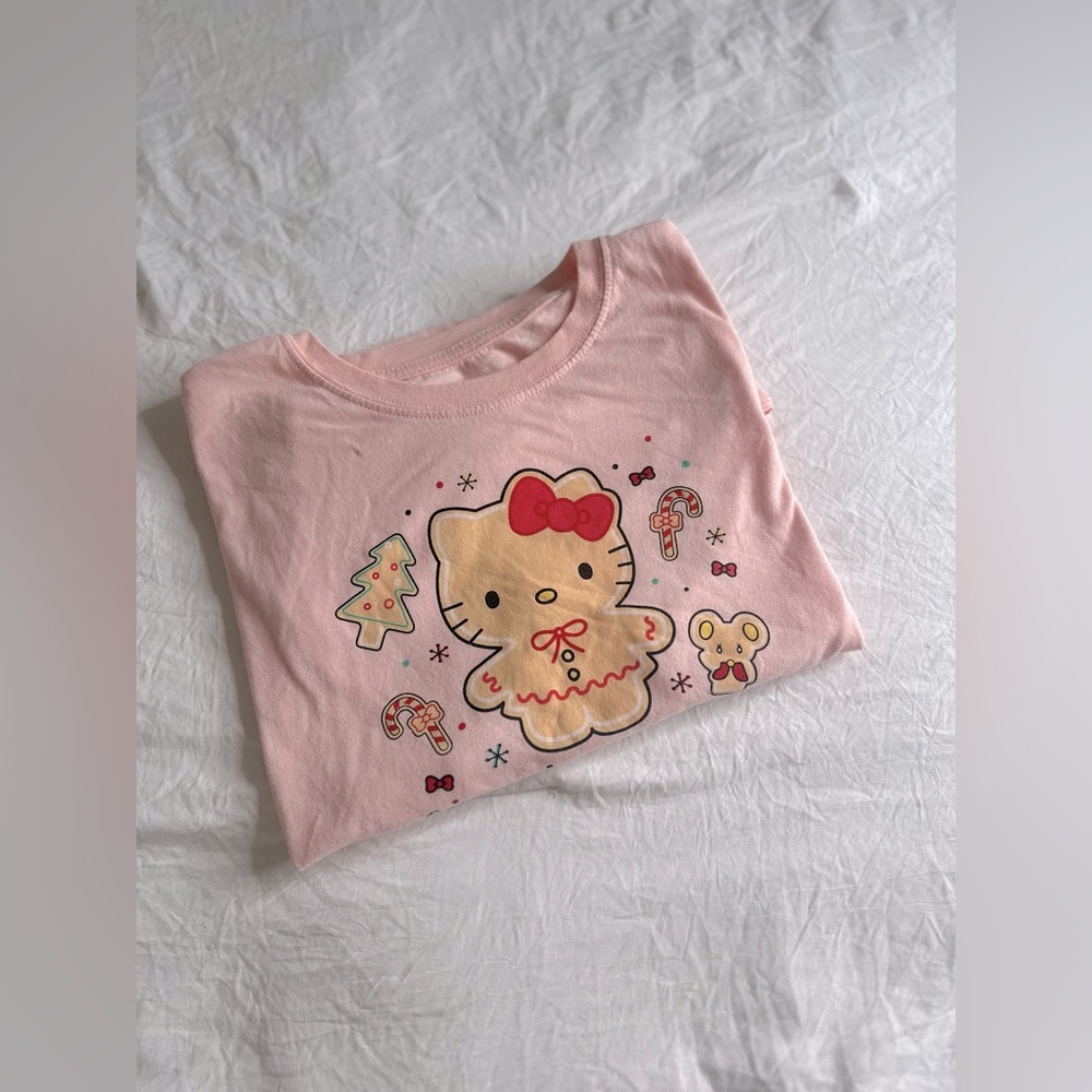 Hello Kitty Christmas Tshirt size Large